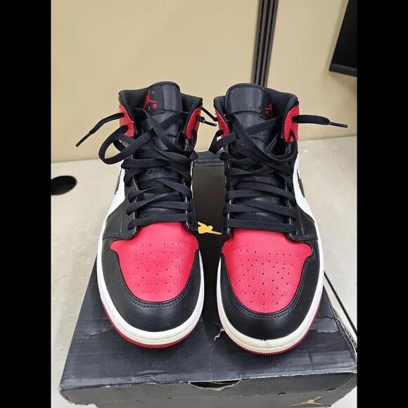 NIKE AIR JORDAN 1 MID ‘BANNED’ RED MEN’S SIZE 10 With COA Legitmark - Picture 2 of 15